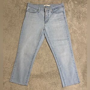 Levi's Women's Light Wash Cropped Jeans
